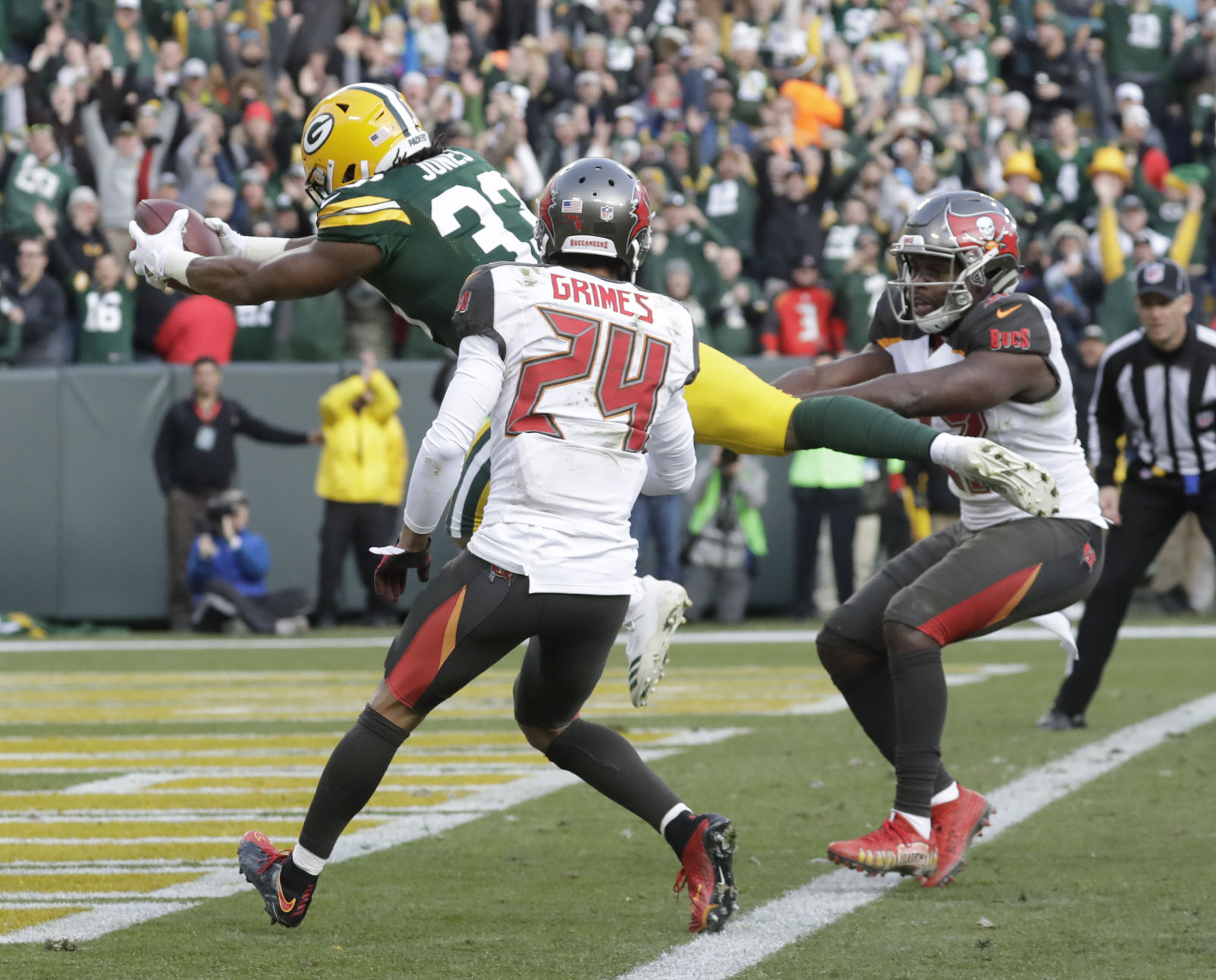 Aaron Jones - Buccaneers Packers
